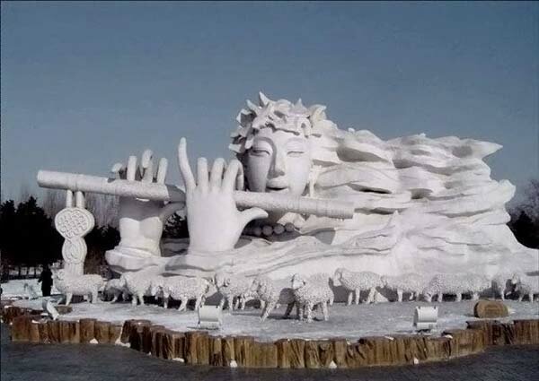 snow-and-ice-sculptures13