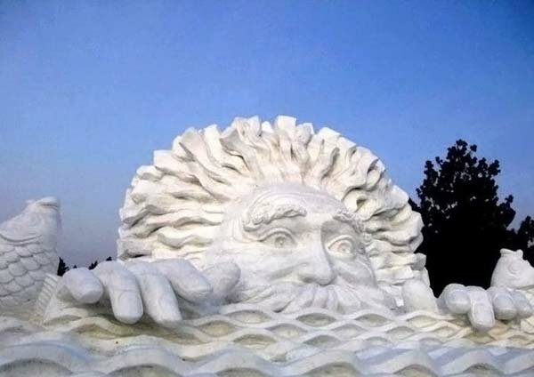 snow-and-ice-sculptures14