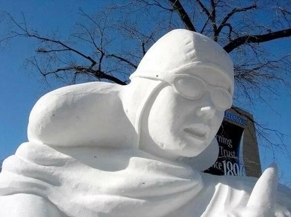 snow-and-ice-sculptures25