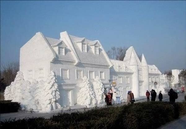 snow-and-ice-sculptures29